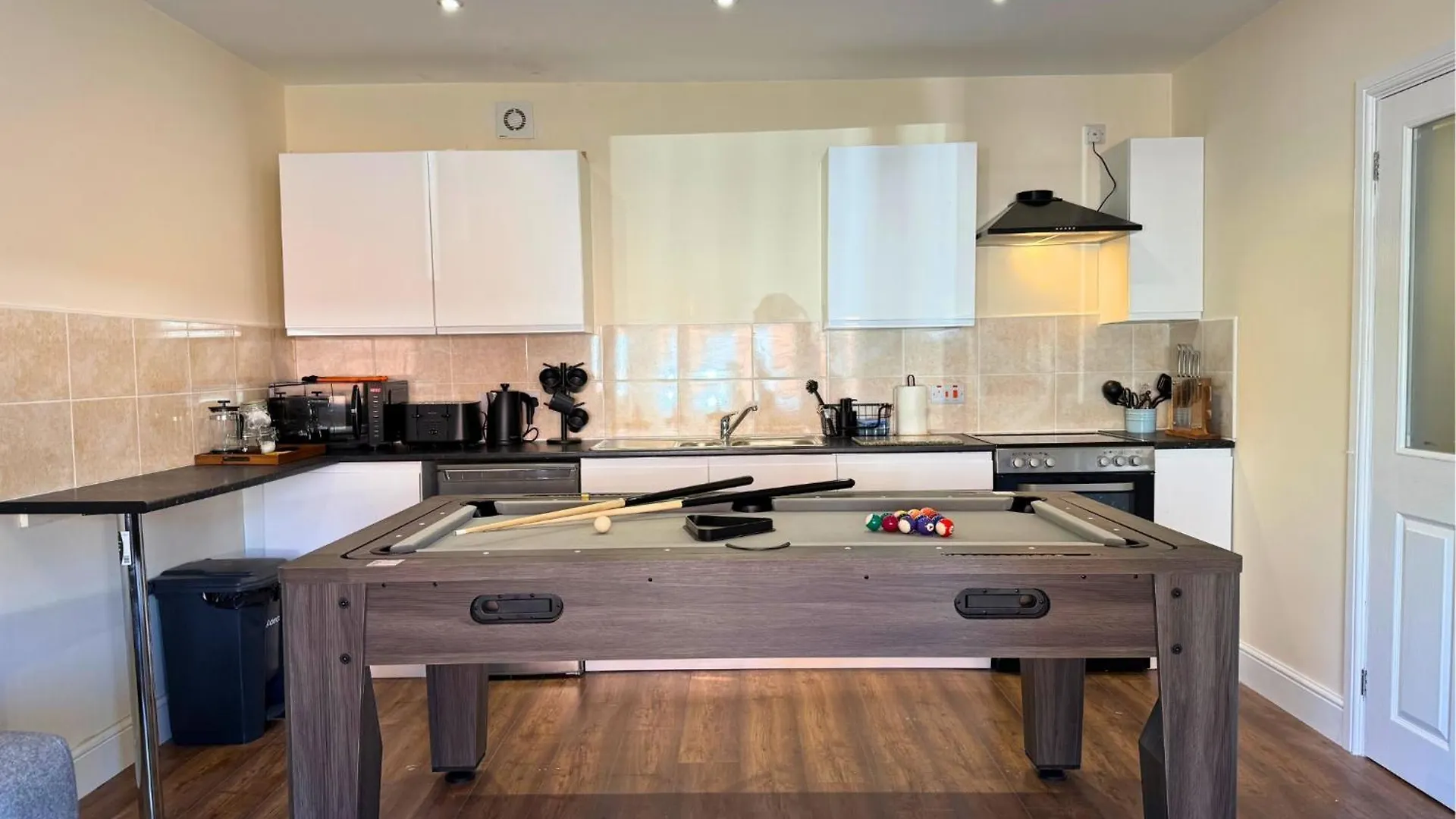 Pool Table 1-Bedroom House, Near City Centre And Public Transport, Dog Friendly, Sleeps 5, Free Parking Newcastle Upon Tyne Regno Unito