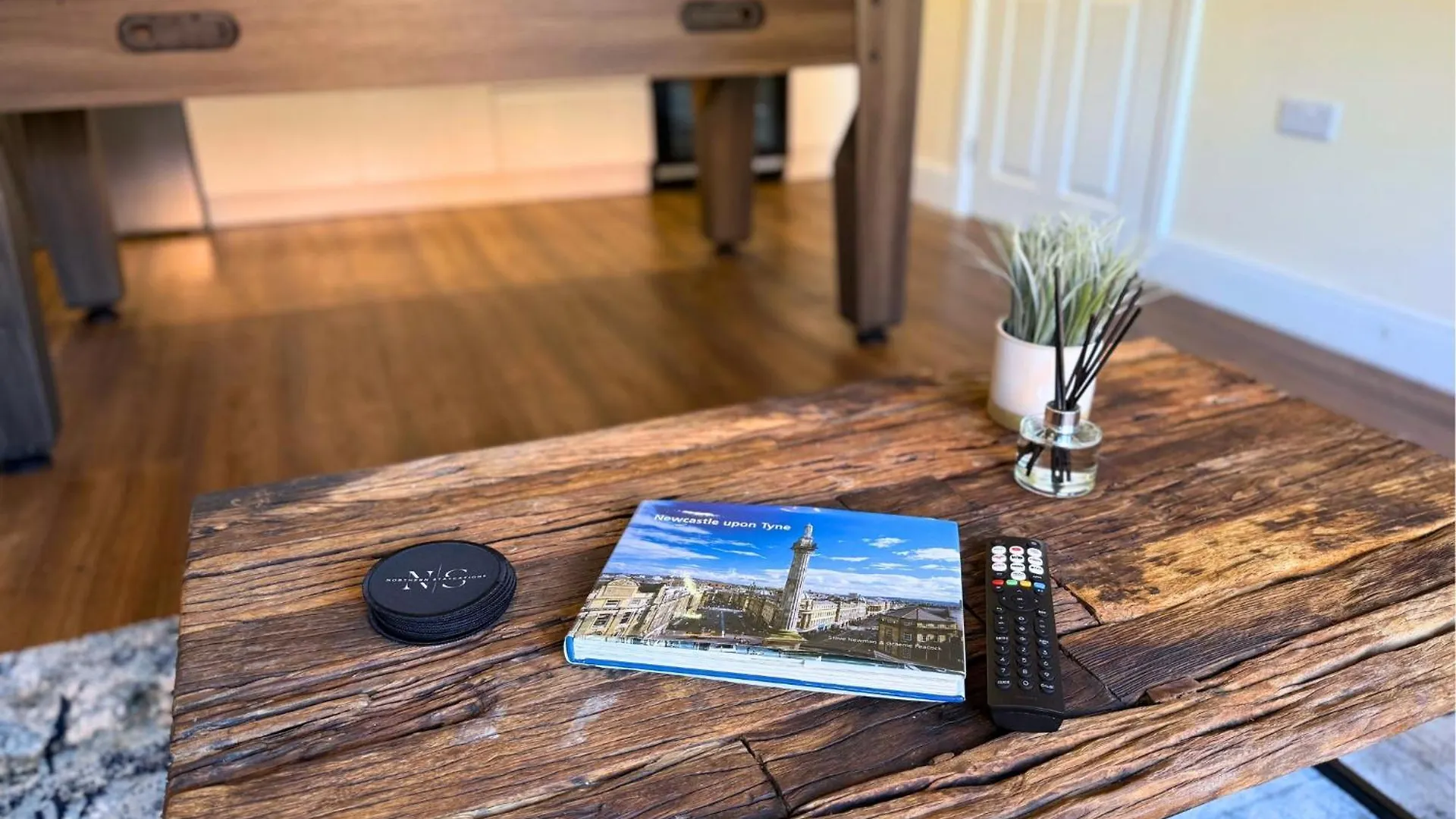 Pool Table 1-Bedroom House, Near City Centre And Public Transport, Dog Friendly, Sleeps 5, Free Parking Newcastle upon Tyne 0*,