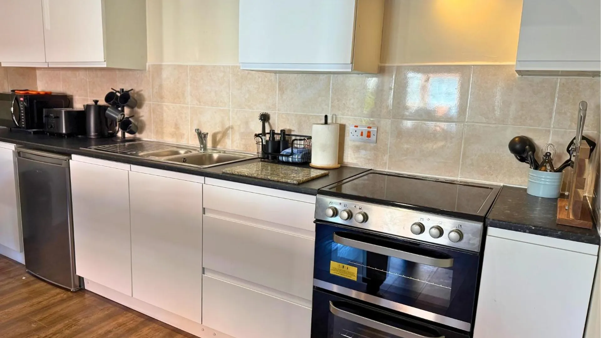 Pool Table 1-Bedroom House, Near City Centre And Public Transport, Dog Friendly, Sleeps 5, Free Parking Newcastle upon Tyne