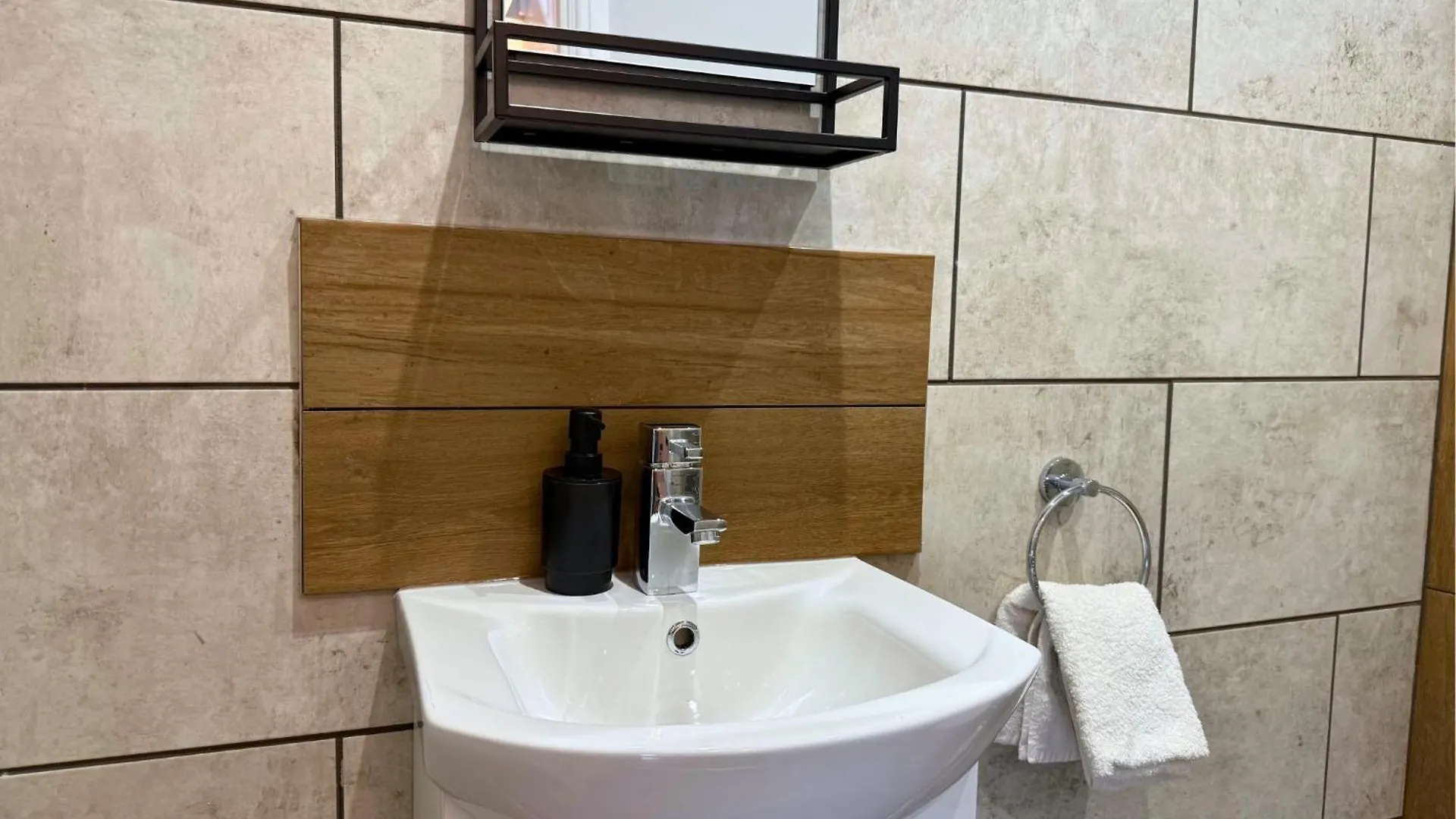 Appartement Pool Table 1-Bedroom House, Near City Centre And Public Transport, Dog Friendly, Sleeps 5, Free Parking Newcastle upon Tyne Verenigd Koninkrijk