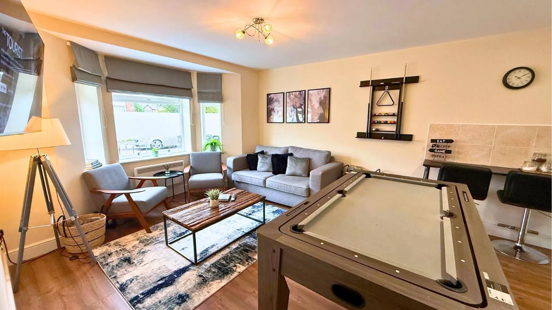 Pool Table 1-Bedroom House, Near City Centre And Public Transport, Dog Friendly, Sleeps 5, Free Parking Newcastle upon Tyne Verenigd Koninkrijk
