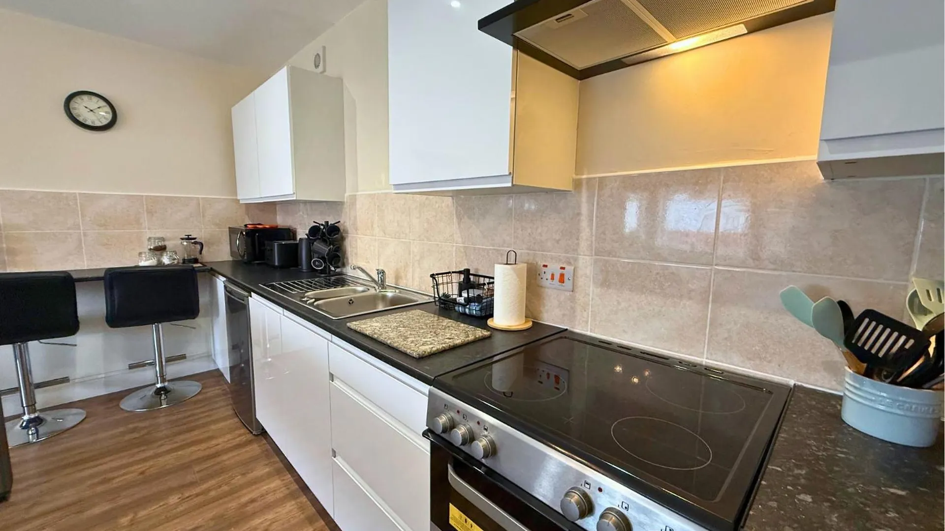 Pool Table 1-Bedroom House, Near City Centre And Public Transport, Dog Friendly, Sleeps 5, Free Parking Newcastle upon Tyne Verenigd Koninkrijk