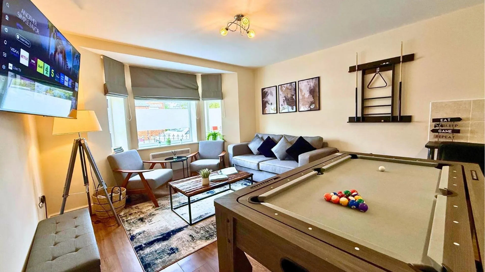 Pool Table 1-Bedroom House, Near City Centre And Public Transport, Dog Friendly, Sleeps 5, Free Parking Newcastle upon Tyne