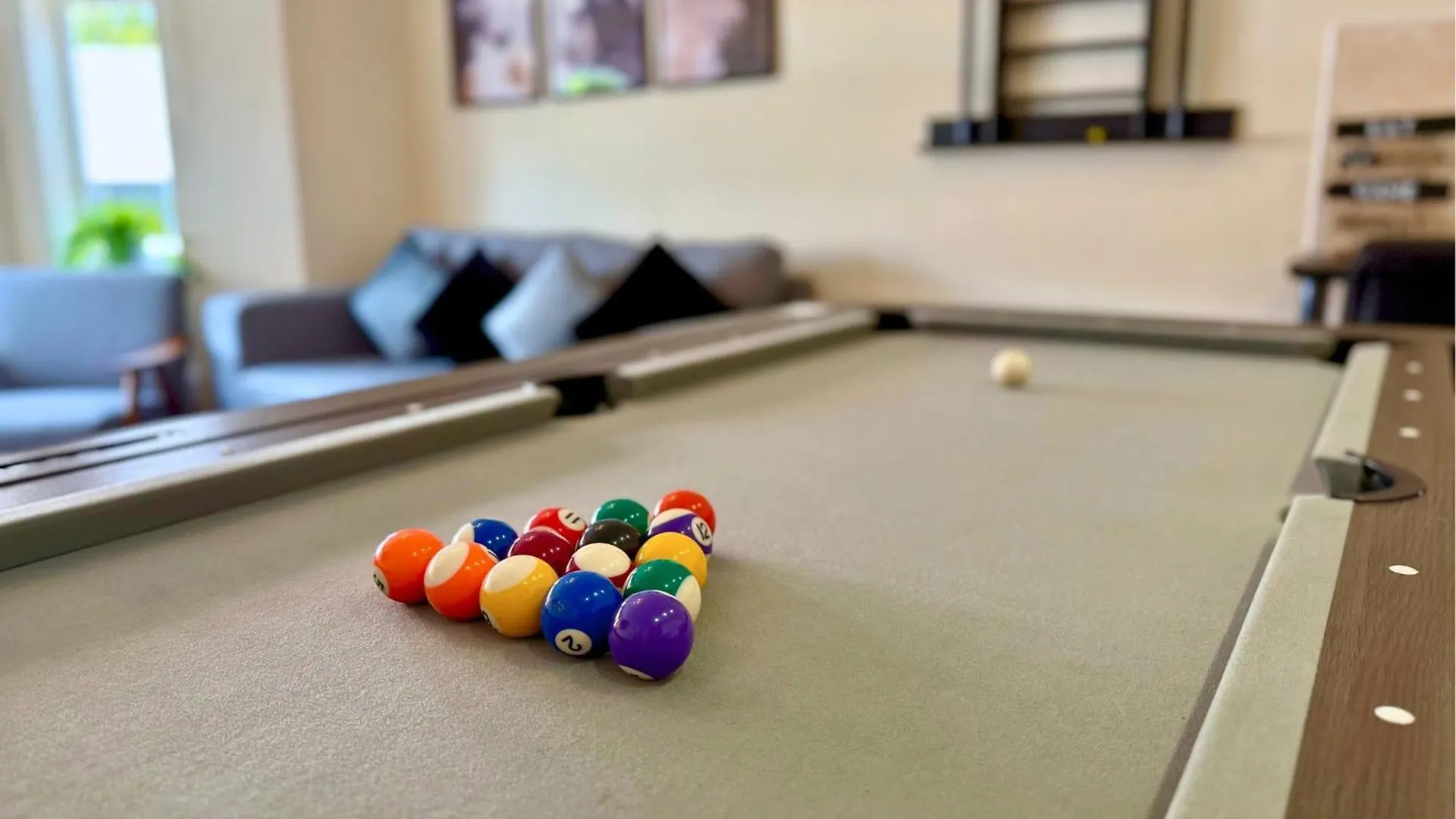 Pool Table 1-Bedroom House, Near City Centre And Public Transport, Dog Friendly, Sleeps 5, Free Parking Newcastle upon Tyne