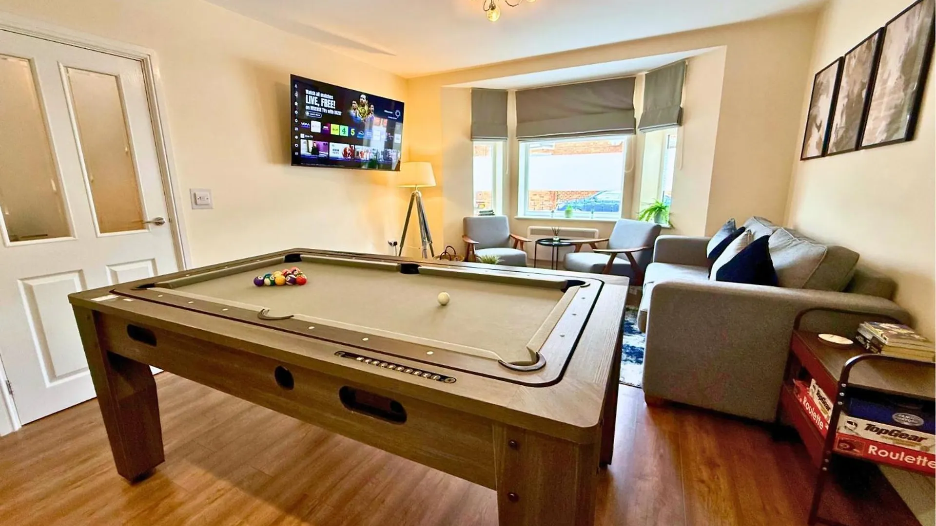 Pool Table 1-Bedroom House, Near City Centre And Public Transport, Dog Friendly, Sleeps 5, Free Parking Newcastle upon Tyne