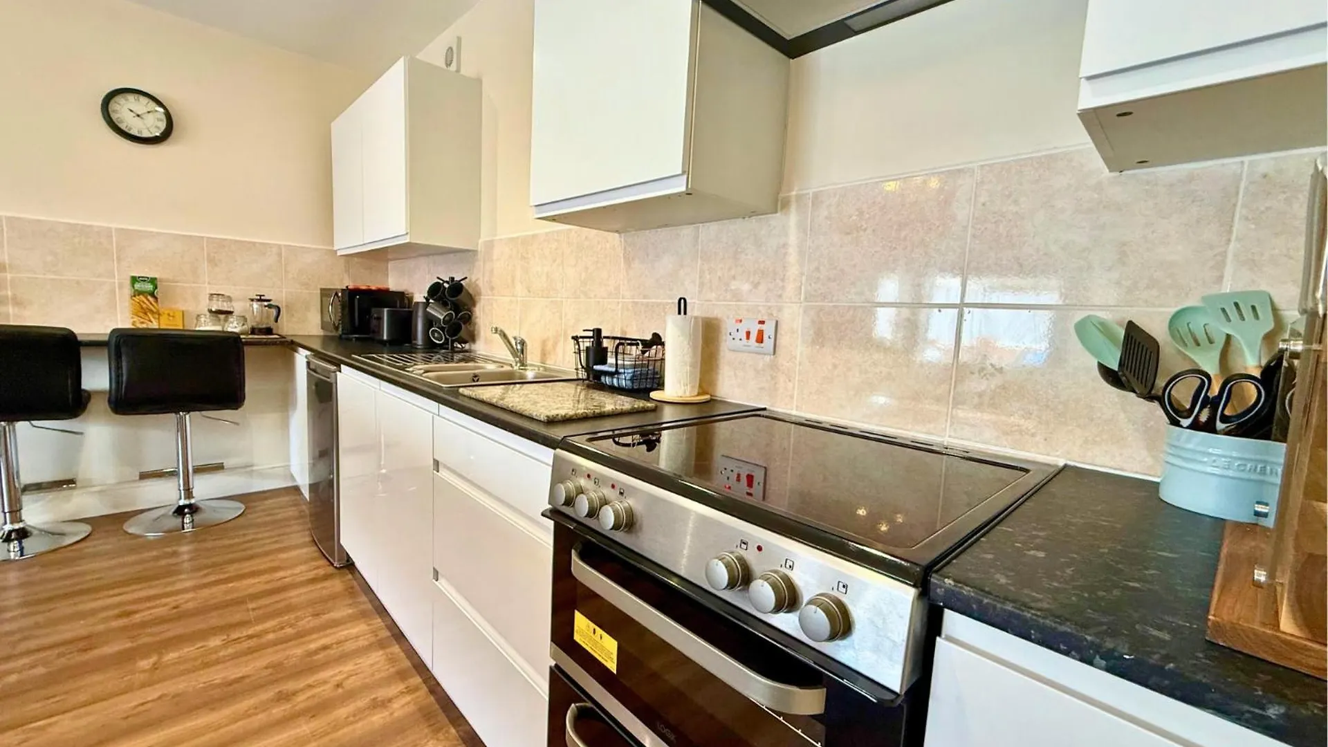 Pool Table 1-Bedroom House, Near City Centre And Public Transport, Dog Friendly, Sleeps 5, Free Parking Newcastle upon Tyne