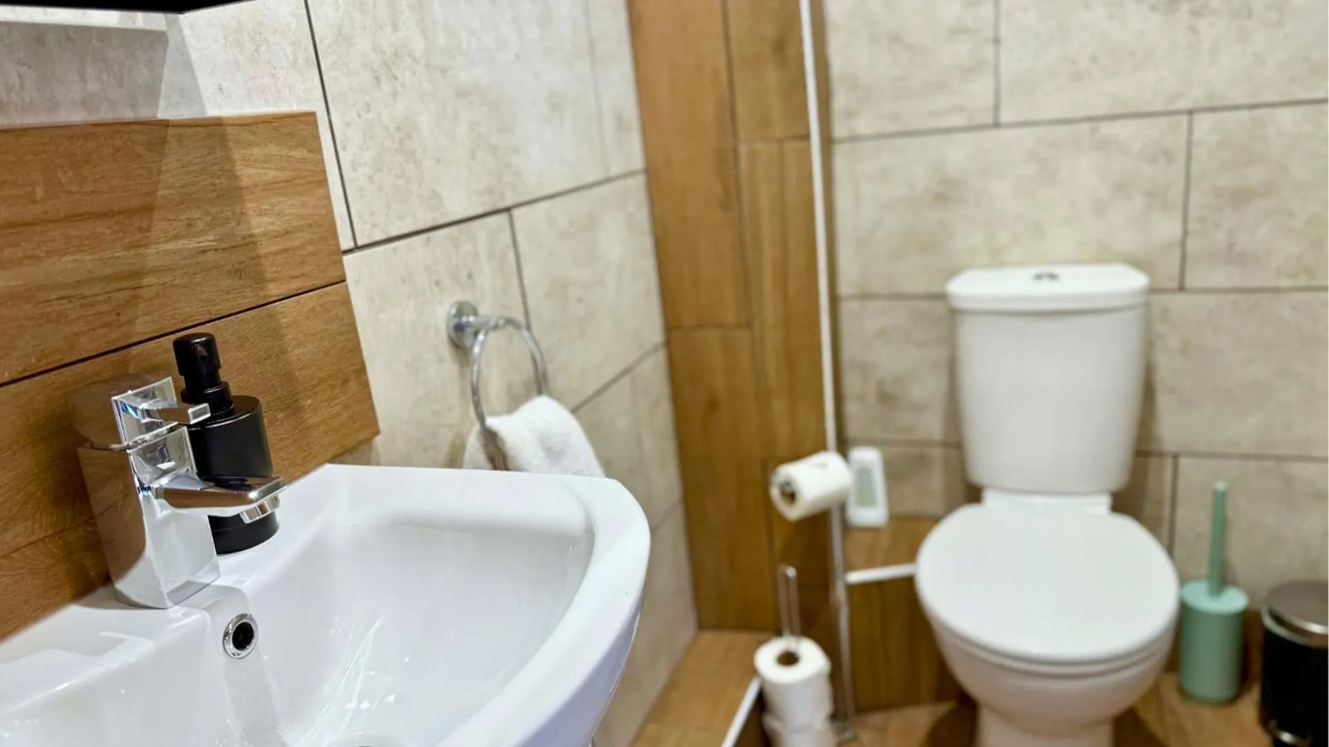 Pool Table 1-Bedroom House, Near City Centre And Public Transport, Dog Friendly, Sleeps 5, Free Parking Newcastle upon Tyne Appartement