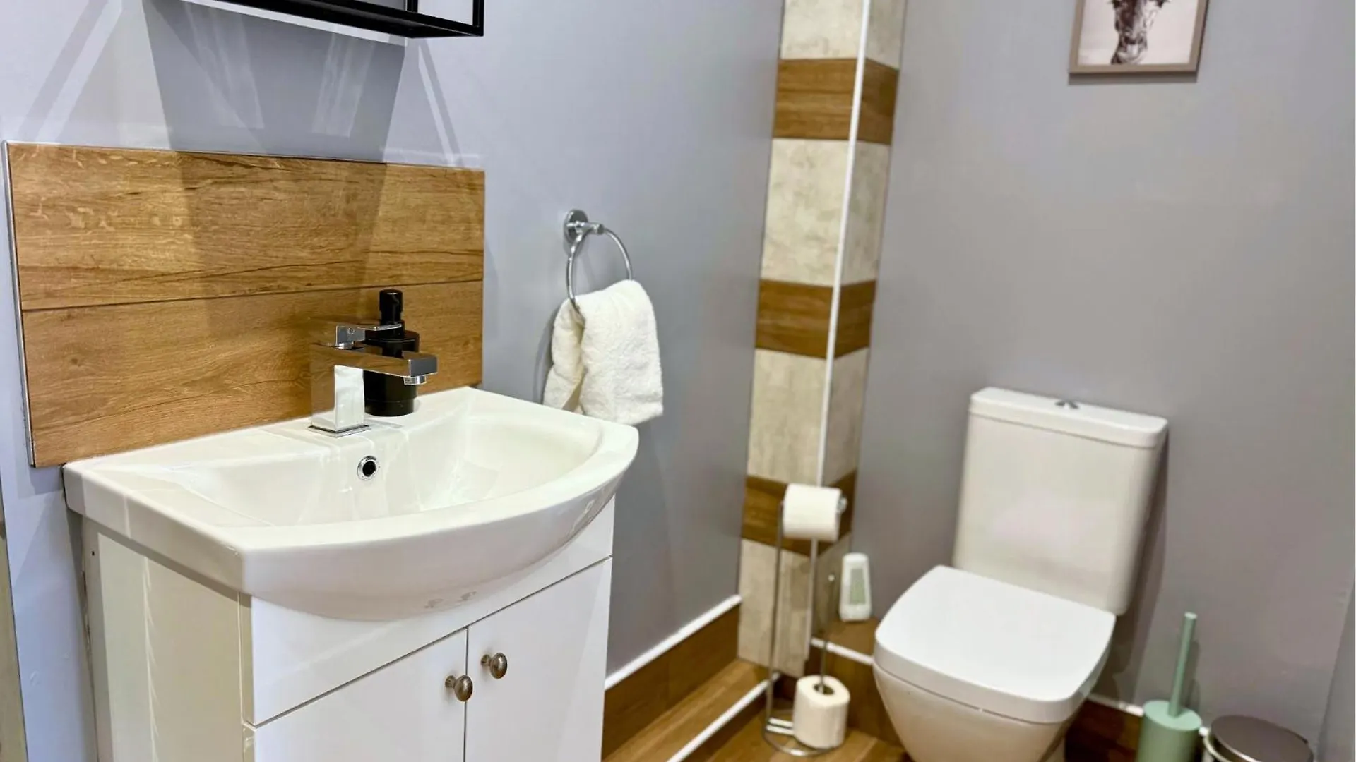 Pool Table 1-Bedroom House, Near City Centre And Public Transport, Dog Friendly, Sleeps 5, Free Parking Newcastle upon Tyne 0*,  Verenigd Koninkrijk