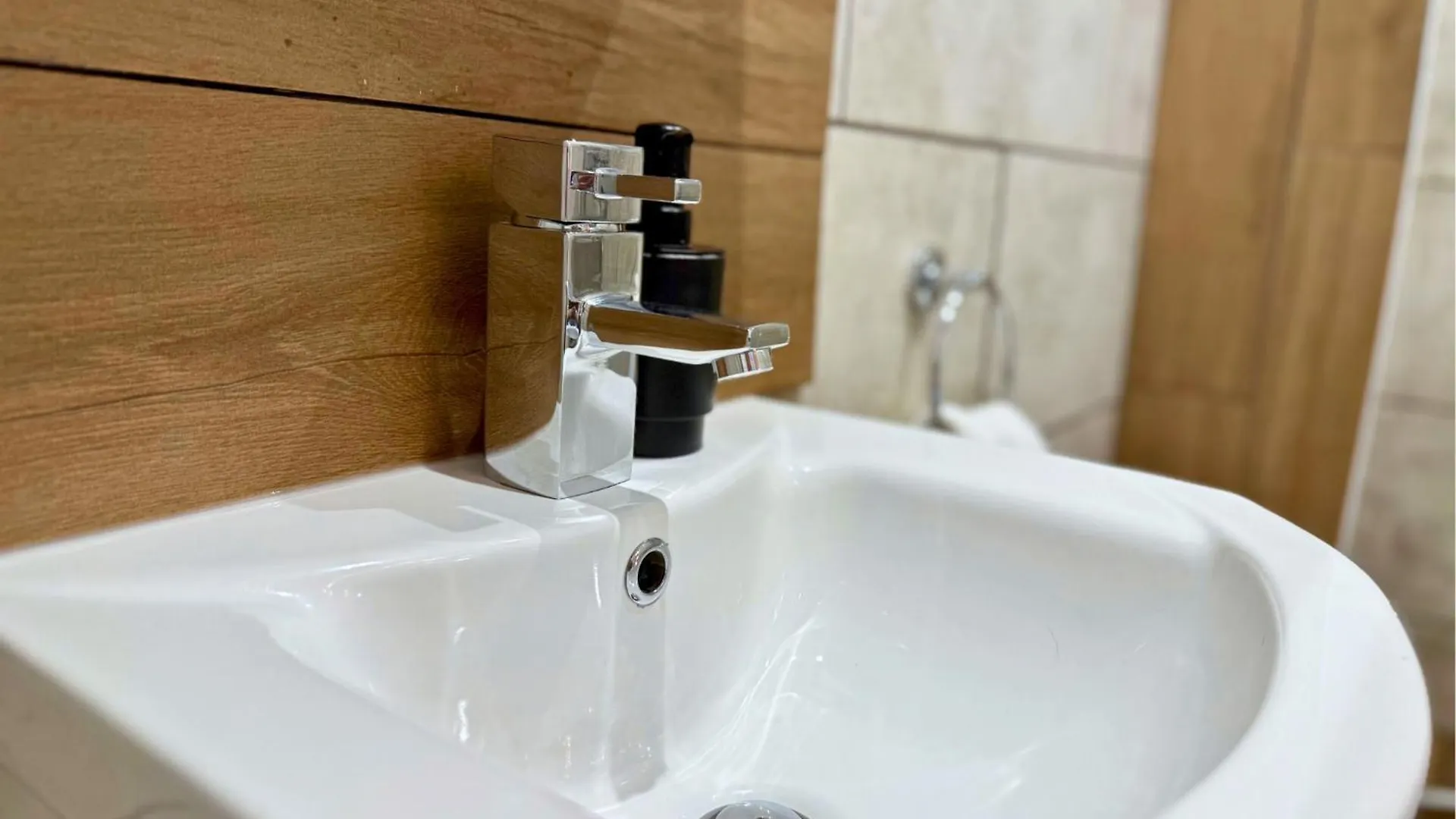 Pool Table 1-Bedroom House, Near City Centre And Public Transport, Dog Friendly, Sleeps 5, Free Parking Newcastle upon Tyne Appartement